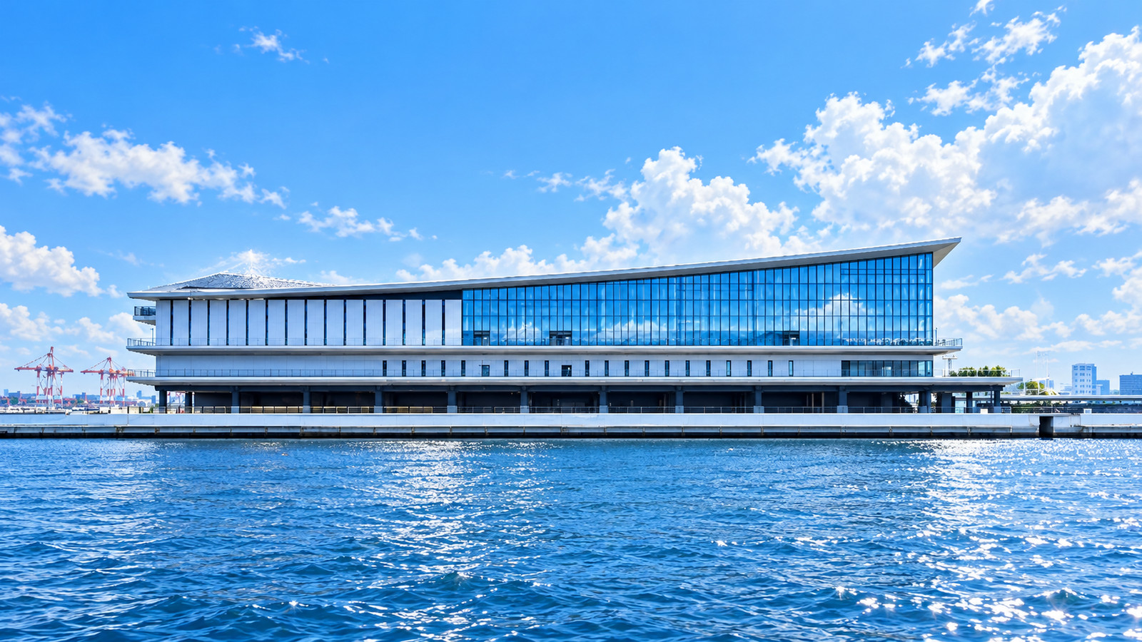 水辺に延びる東京国際クルーズターミナルの白い外壁とガラス面のイラスト